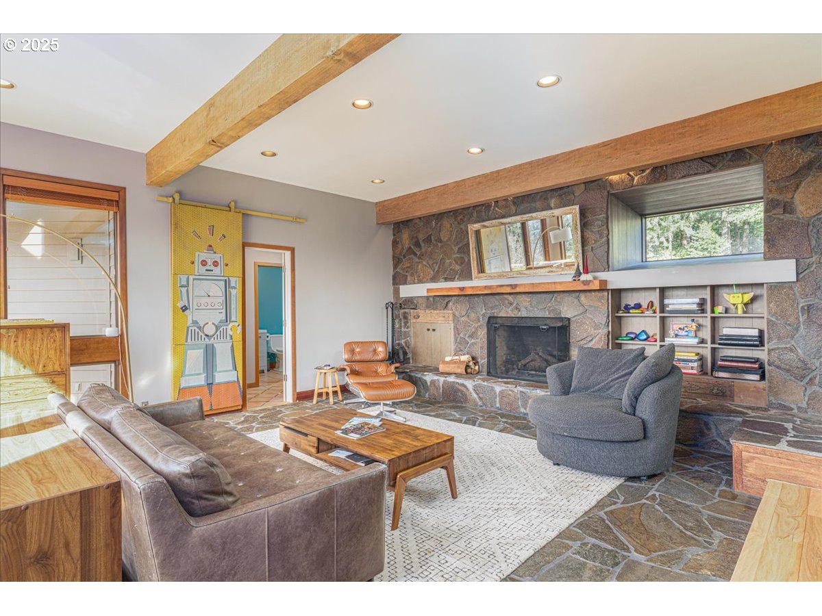 2636 Southwest Schaeffer Road West Linn, OR 97068 - Photo 12 of 47 Gallery Image 12