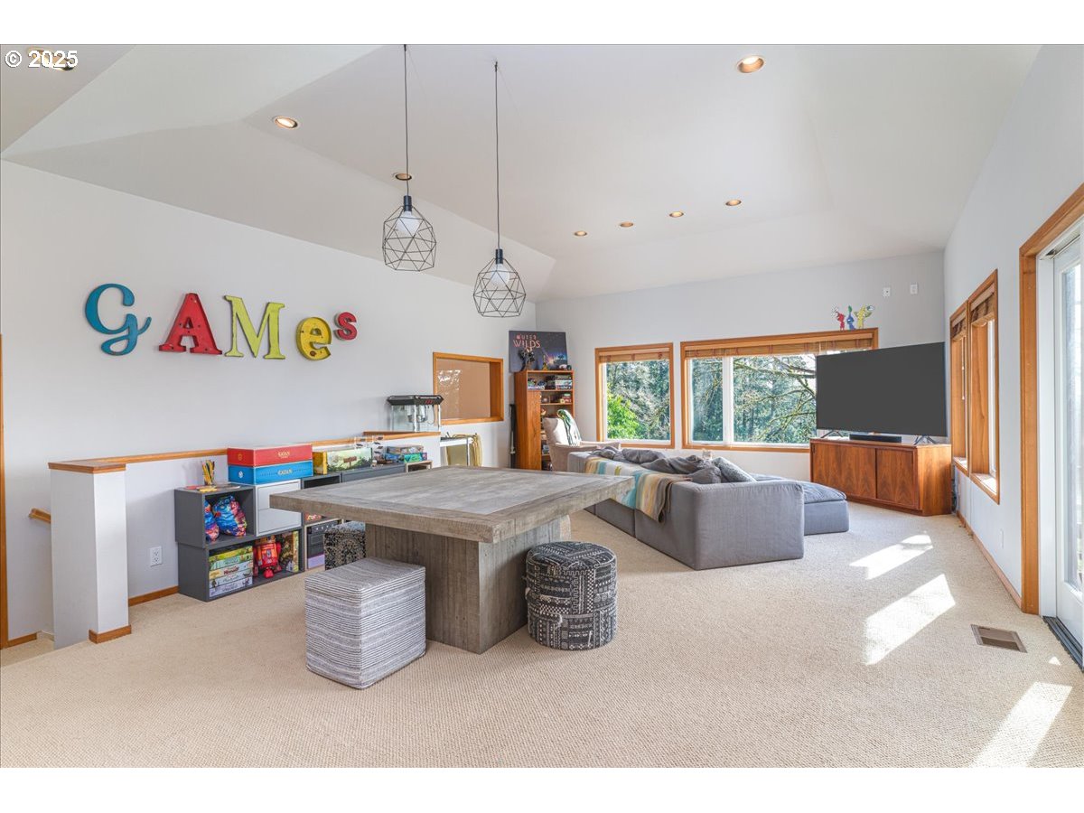 2636 Southwest Schaeffer Road West Linn, OR 97068 - Photo 15 of 47 Gallery Image 15