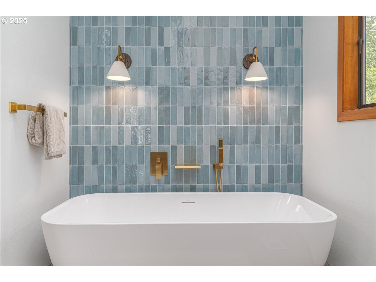 2636 Southwest Schaeffer Road West Linn, OR 97068 - Photo 21 of 47 Gallery Image 21