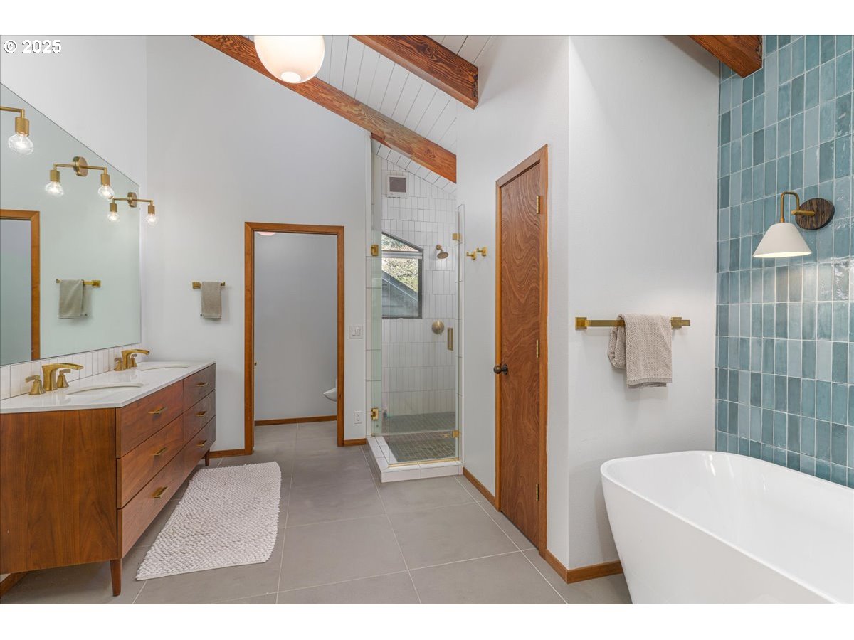 2636 Southwest Schaeffer Road West Linn, OR 97068 - Photo 22 of 47 Gallery Image 22