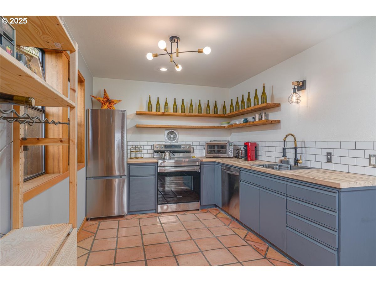 2636 Southwest Schaeffer Road West Linn, OR 97068 - Photo 25 of 47 Gallery Image 25