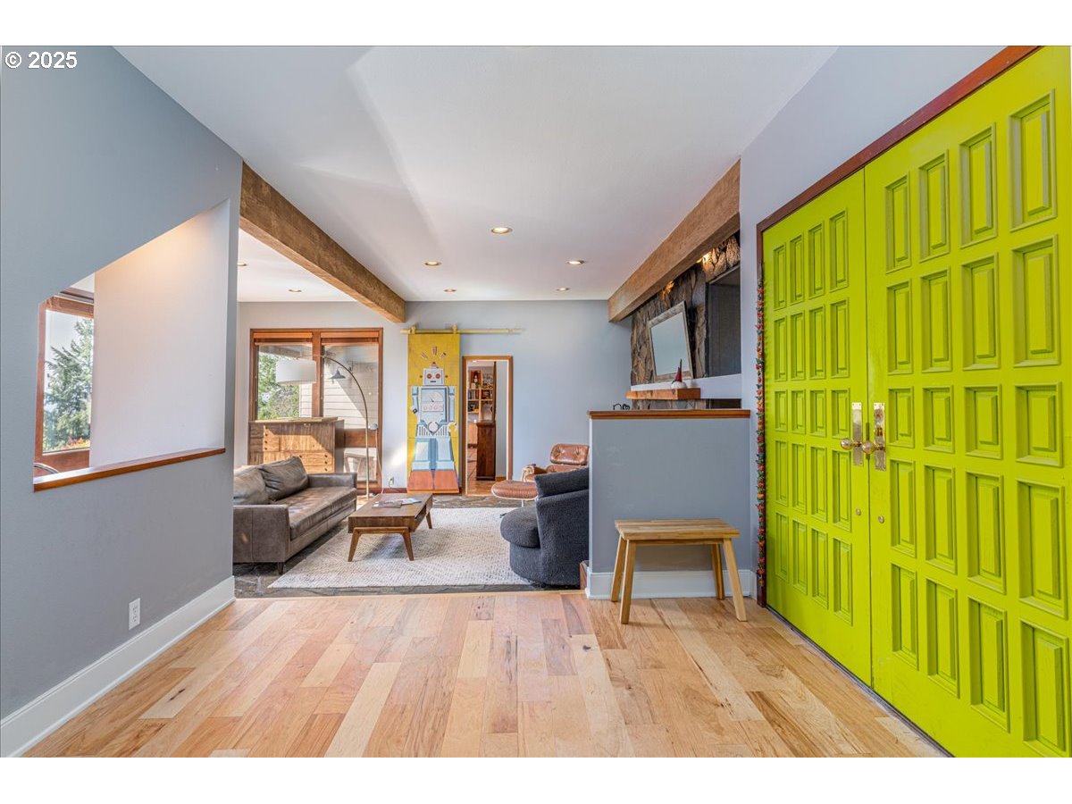 2636 Southwest Schaeffer Road West Linn, OR 97068 - Photo 5 of 47 Gallery Image 5