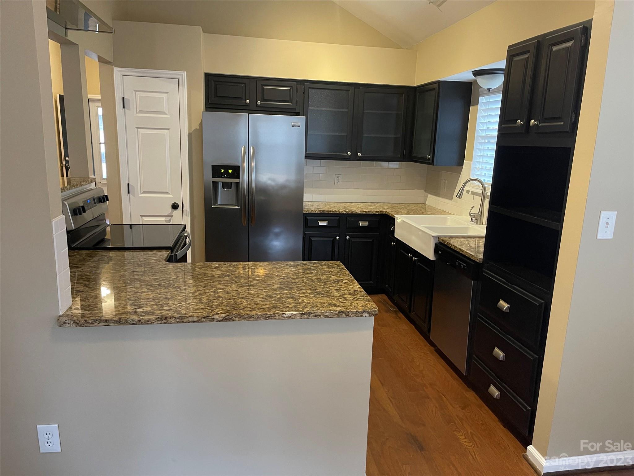 10427 Fairway Ridge Road Charlotte, NC 28277 - Photo 7 of 21 a kitchen with stainless steel appliances granite countertop a refrigerator and a stove