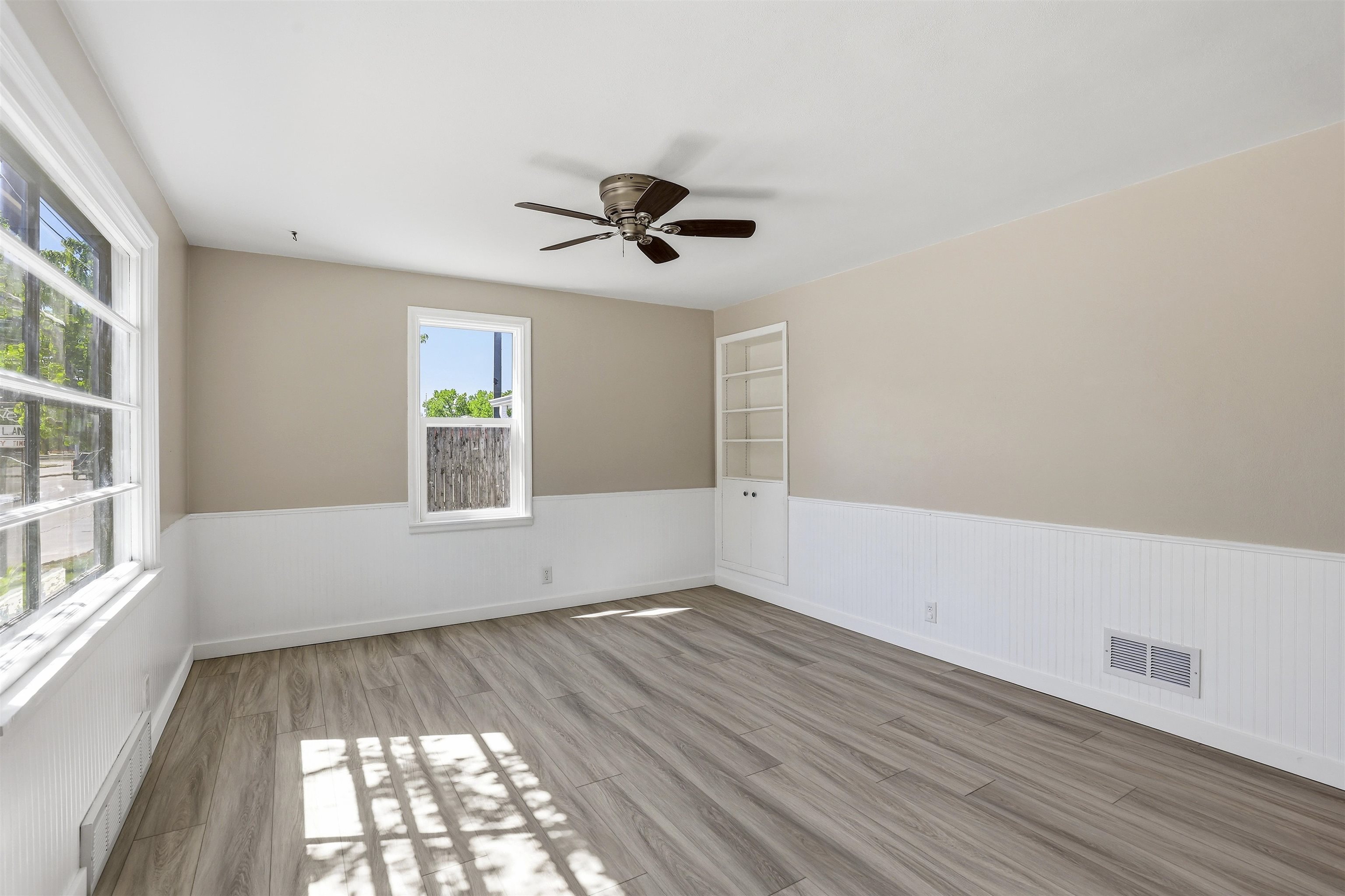 1831 South Oneida Street Appleton, WI 54915 - Photo 4 of 19