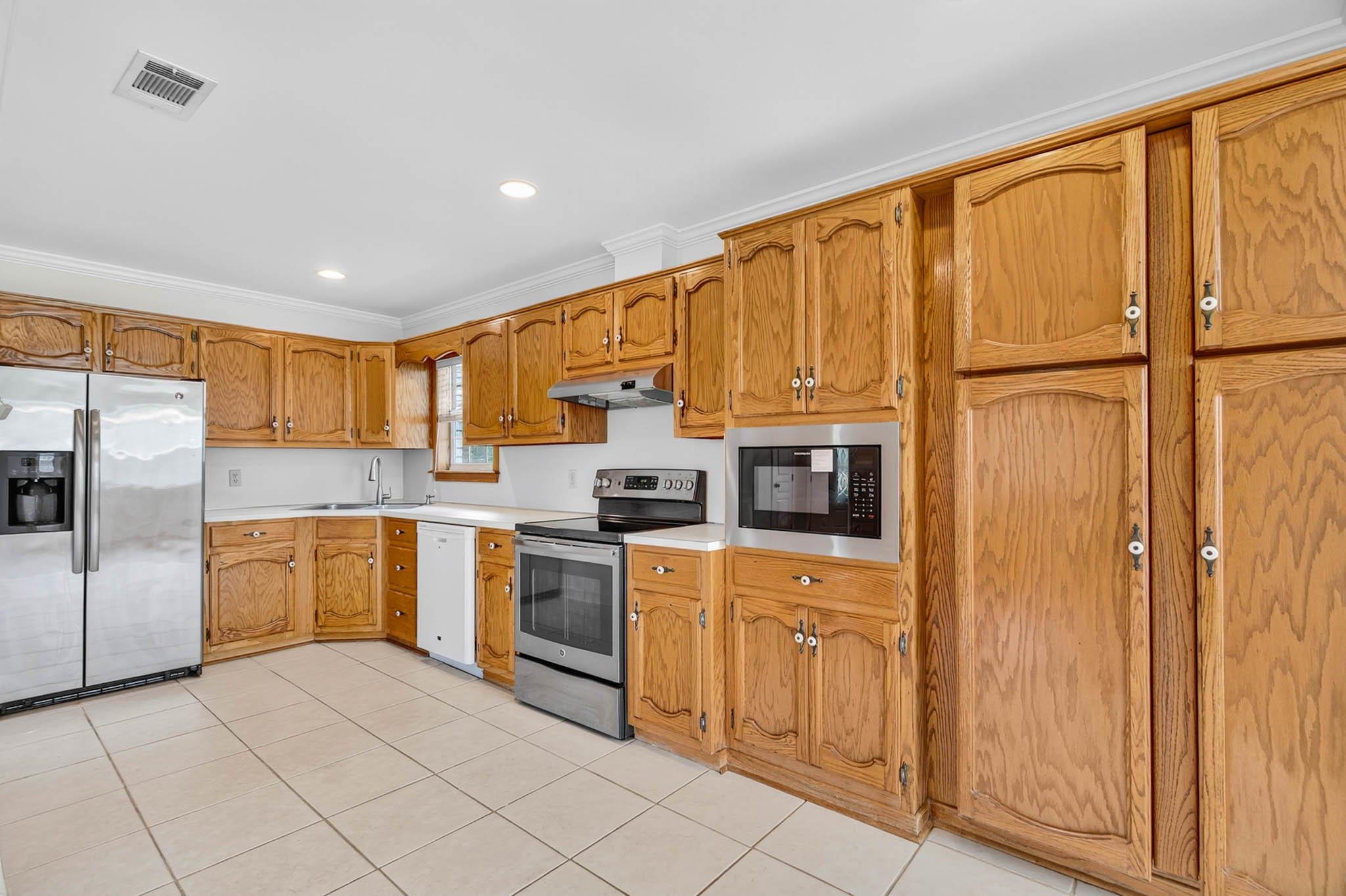 51 Godwin Drive Atmore, AL 36502 - Photo 16 of 60 Kitchen