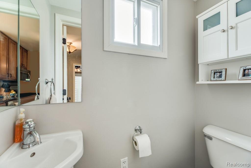 2119 Harvard Road Berkley, MI 48072 - Photo 14 of 29