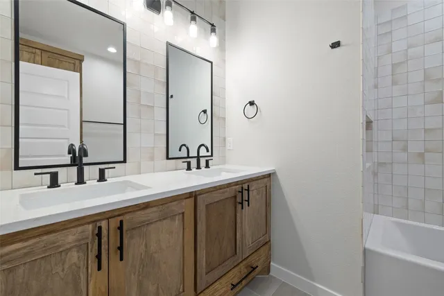 $549,999 | 705 Sloan Street, Taylor, TX 76574