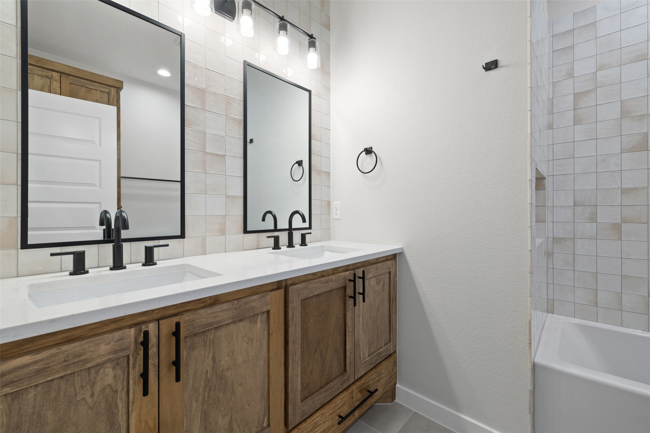 705 Sloan Street Taylor, TX 76574 - Photo 27 of 40 Secondary Bathroom