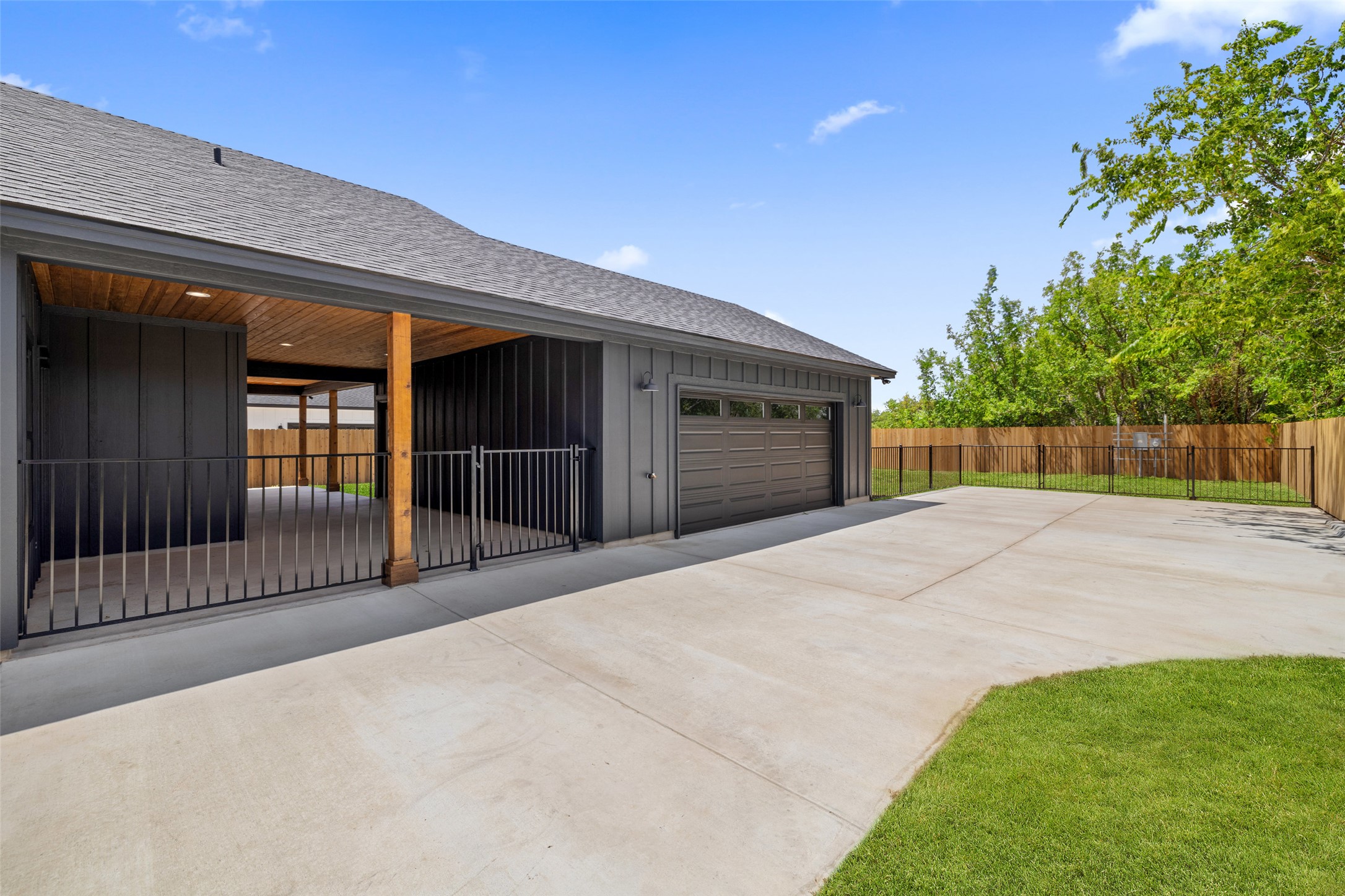 705 Sloan Street Taylor, TX 76574 - Photo 36 of 40