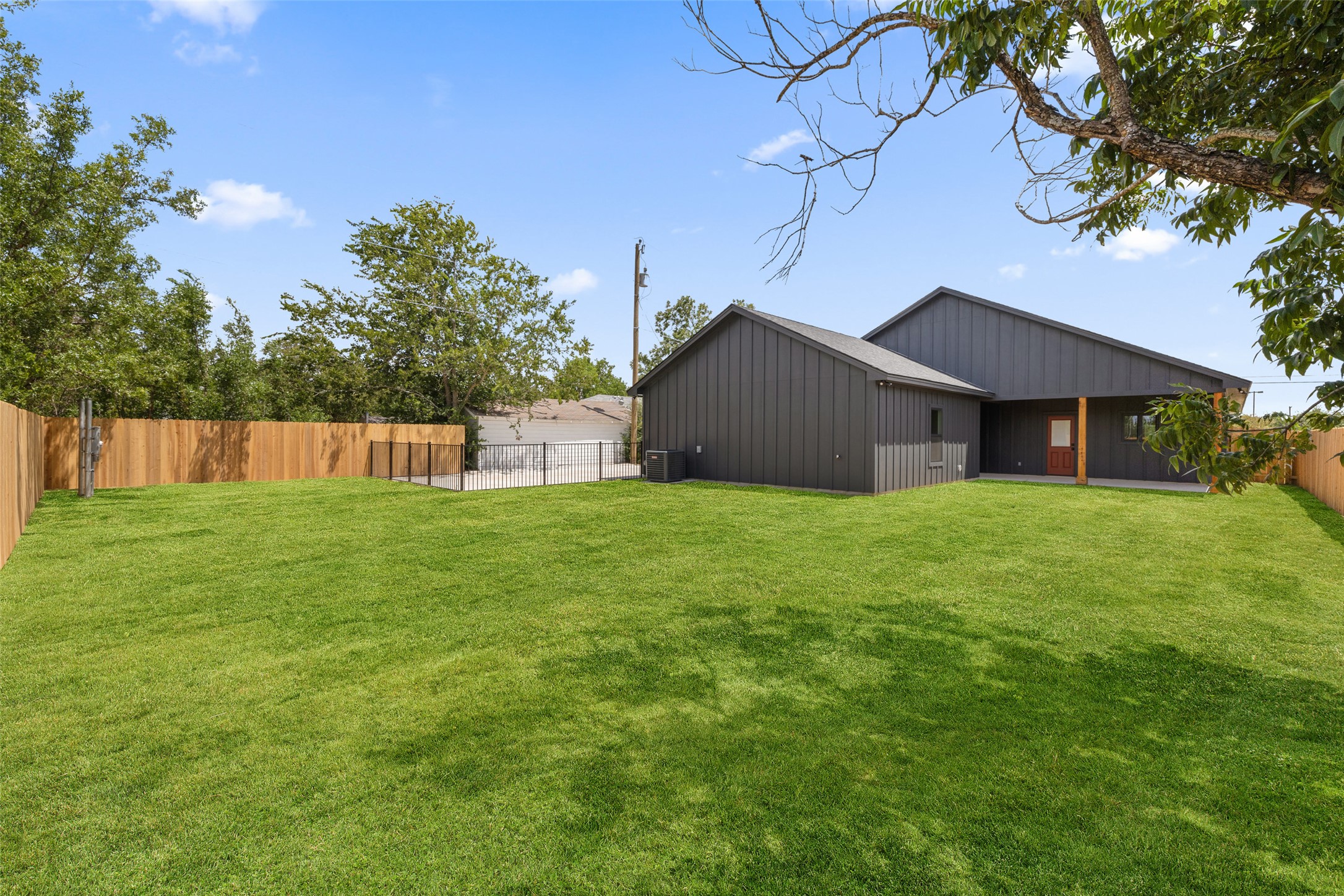 705 Sloan Street Taylor, TX 76574 - Photo 38 of 40