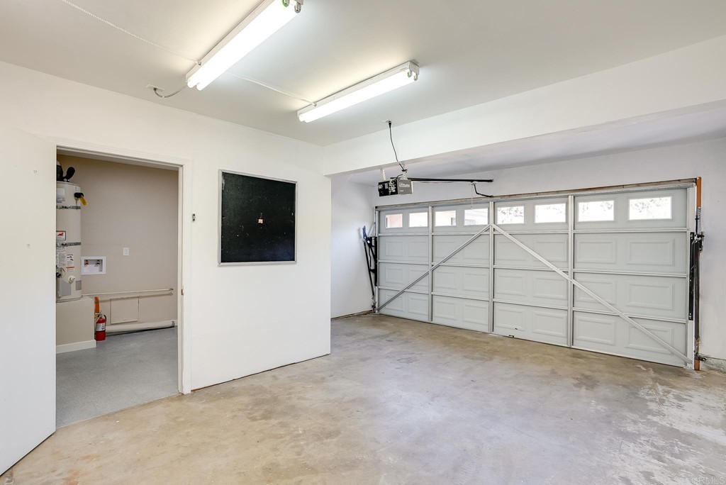 225 Hypoint Place Escondido, CA 92027 - Photo 33 of 63 a view of a livingroom with an empty space