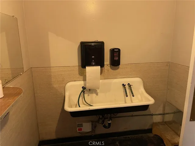 $5,599,450 | 2230 South Anne Street, Santa Ana, CA 92704