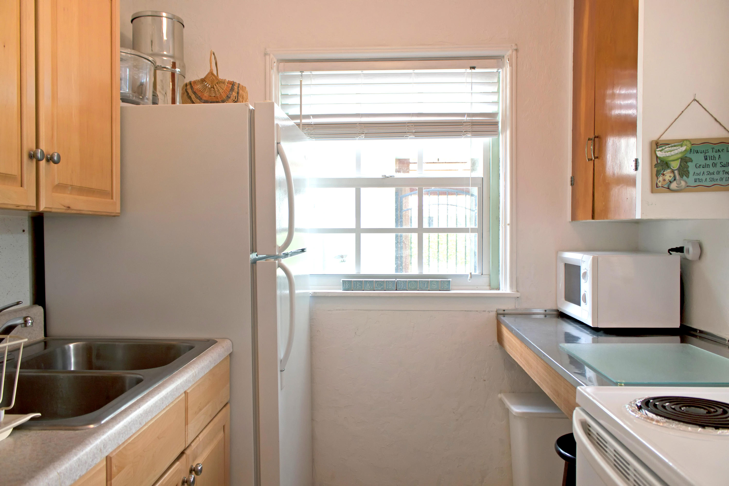 218 Avila Road West Palm Beach, FL 33405 - Photo 22 of 28 Cottage Kitchen