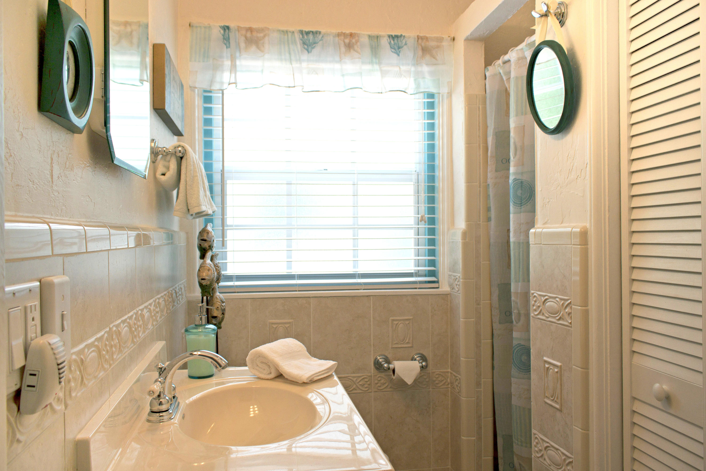 218 Avila Road West Palm Beach, FL 33405 - Photo 23 of 28 Cottage Bathroom