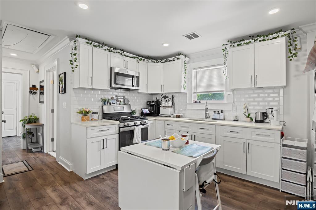 65 Delmar Place Irvington, NJ 07111 - Photo 2 of 11