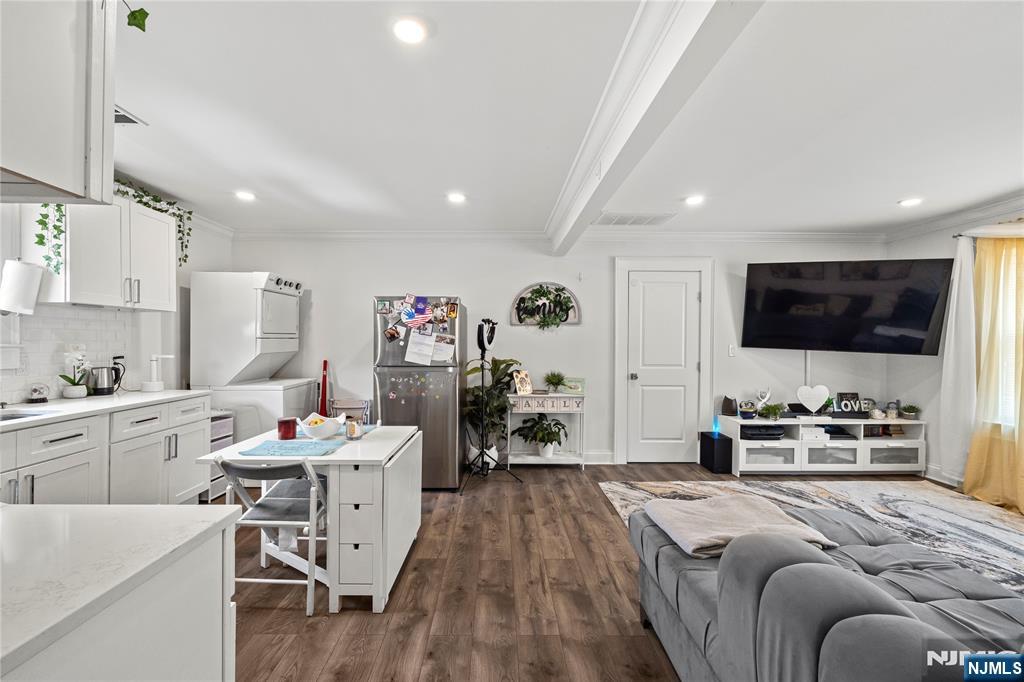 65 Delmar Place Irvington, NJ 07111 - Photo 5 of 11