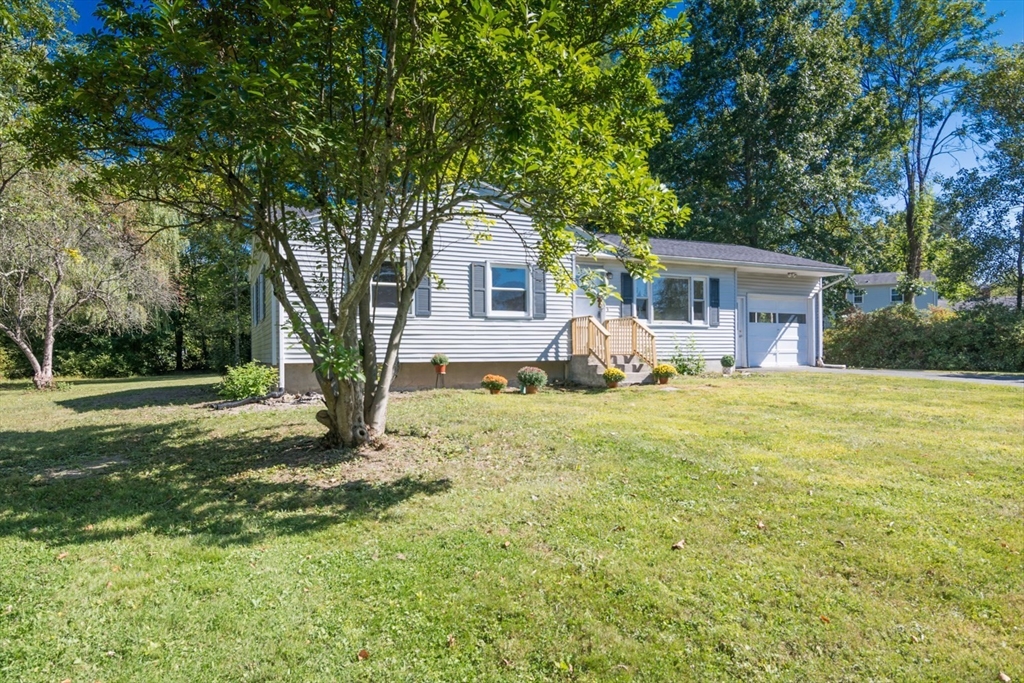 40 Farmington Road Amherst, MA 01002 - Photo 3 of 26 a view of a house with a yard