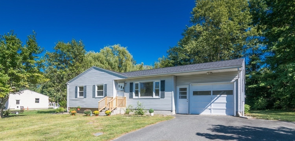 40 Farmington Road Amherst, MA 01002 - Photo 4 of 26 a front view of a house with garden