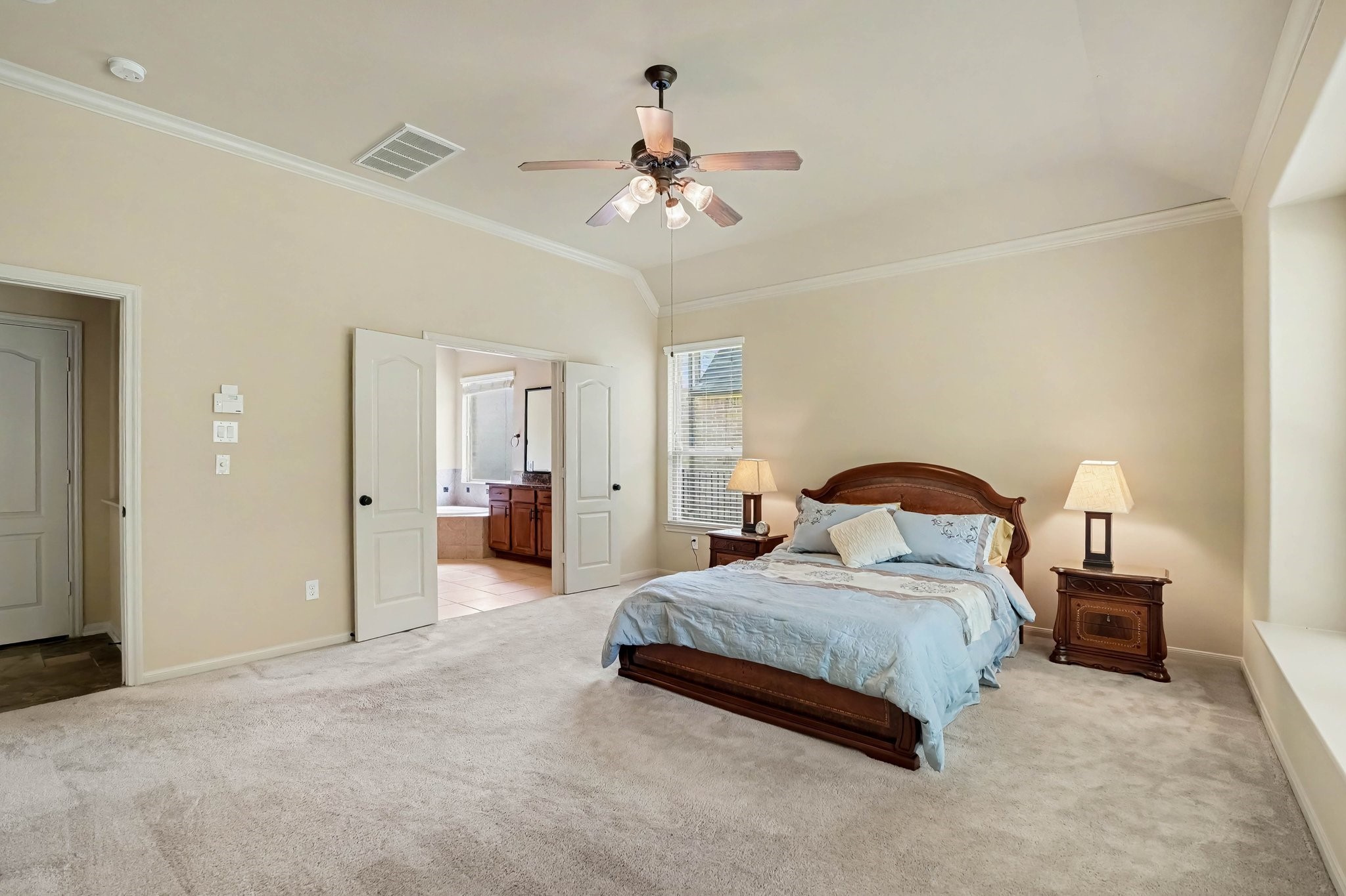 62 Sandwell Place Spring, TX 77389 - Photo 18 of 50 Primary suite with plenty of natural lights and large ensuite bath with soaking tub, seperate shower, double sinks, and vanity.