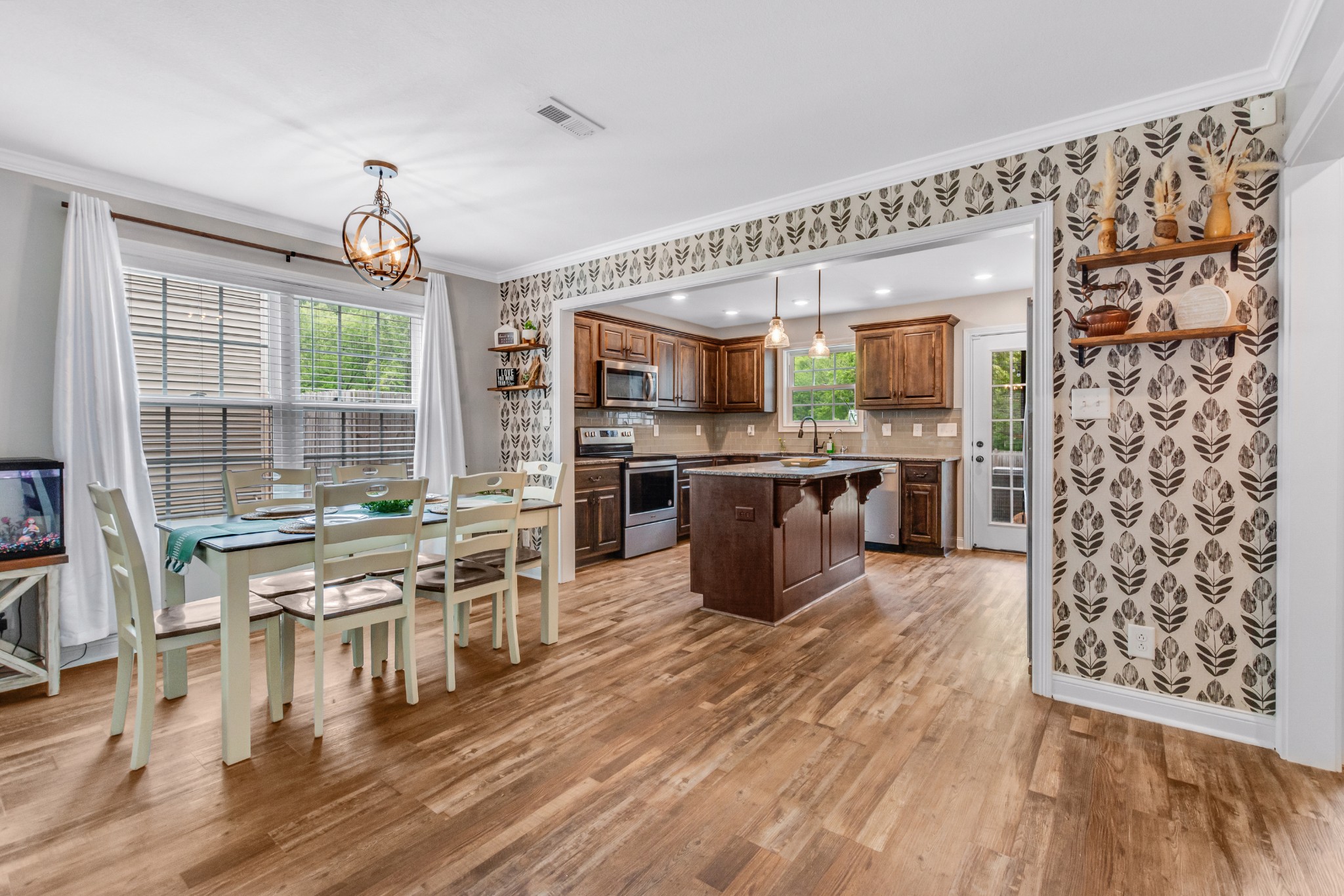 1669 Rains Road Clarksville, TN 37042 - Photo 7 of 39 Gallery Image 7