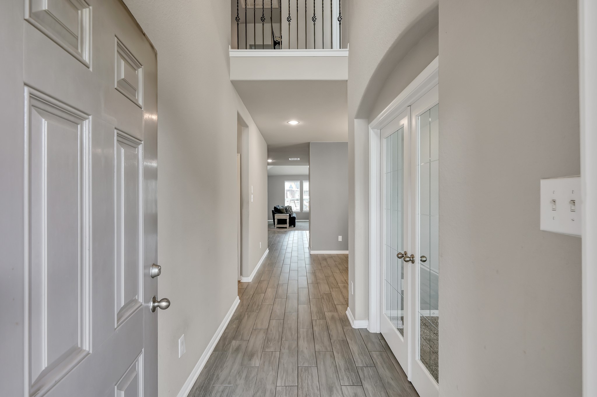 29211 Sequoia Tree Trail Spring, TX 77386 - Photo 2 of 32 a view of a hallway with wooden floor and closet