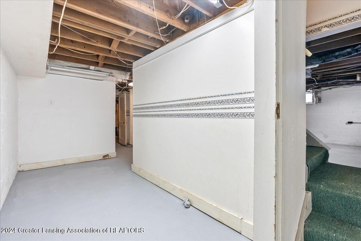 225 Strathmore Road Lansing, MI 48910 - Photo 27 of 45 44-Media Jett - 36