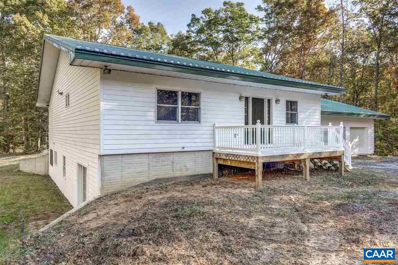 5595 New Line Road Gum Spring, VA 23065 - Photo 28 of 36 a backyard of a house with table and chairs