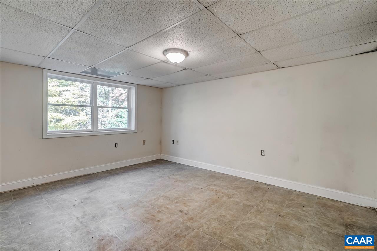 5595 New Line Road Gum Spring, VA 23065 - Photo 36 of 36 a view of an empty room with a window