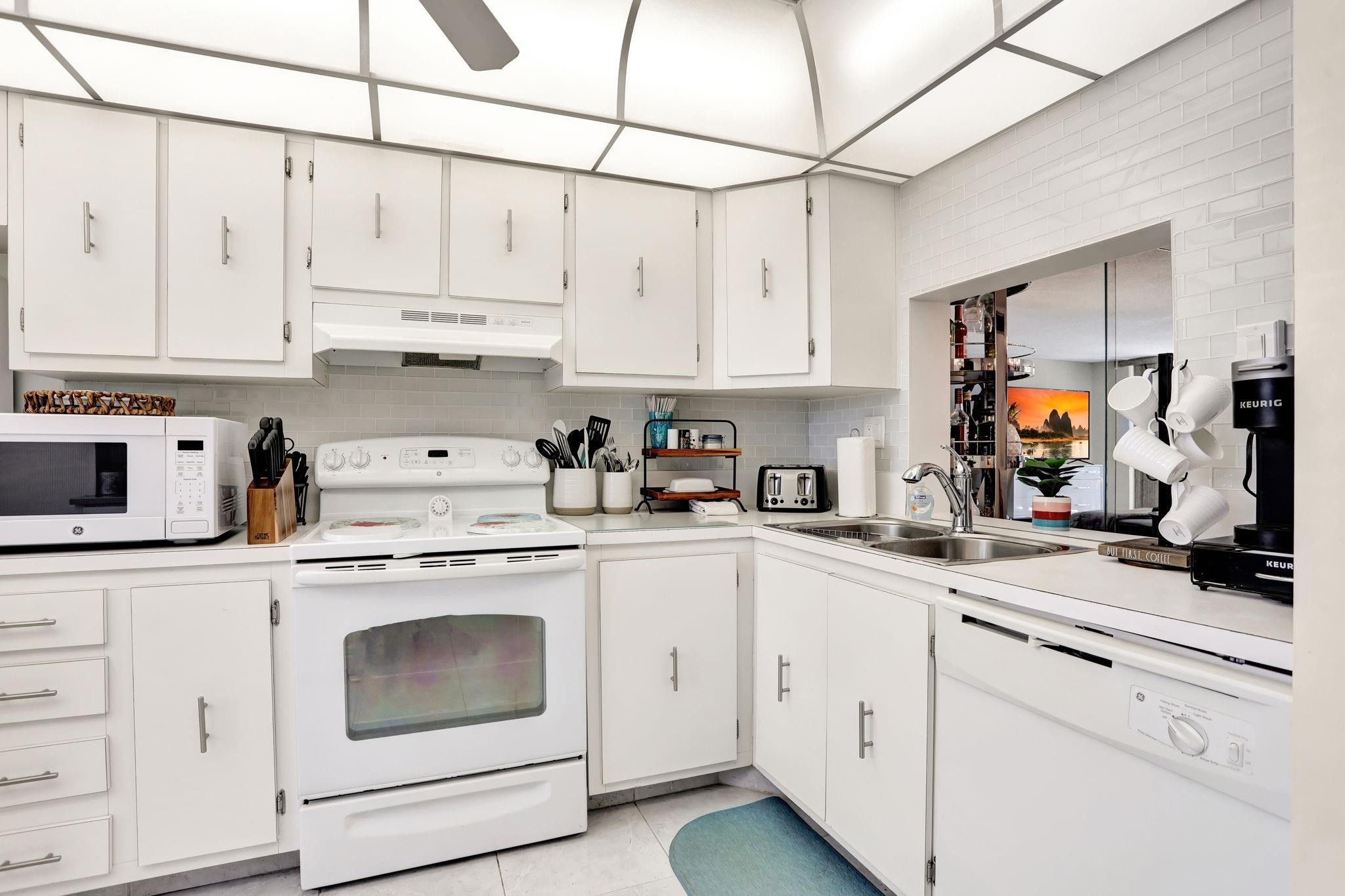 3910 Inverrary Boulevard, Unit 207B Lauderhill, FL 33319 - Photo 11 of 29 Photo 11