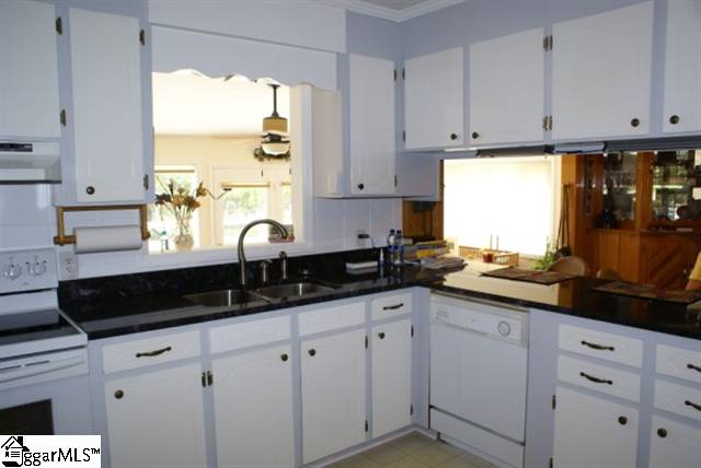 714 East Curtis Street Simpsonville, SC 29681 - Photo 3 of 24