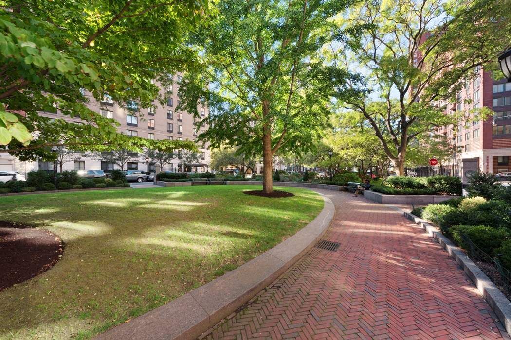 225 Rector Place, Unit 9J Manhattan, NY 10280 - Photo 15 of 18