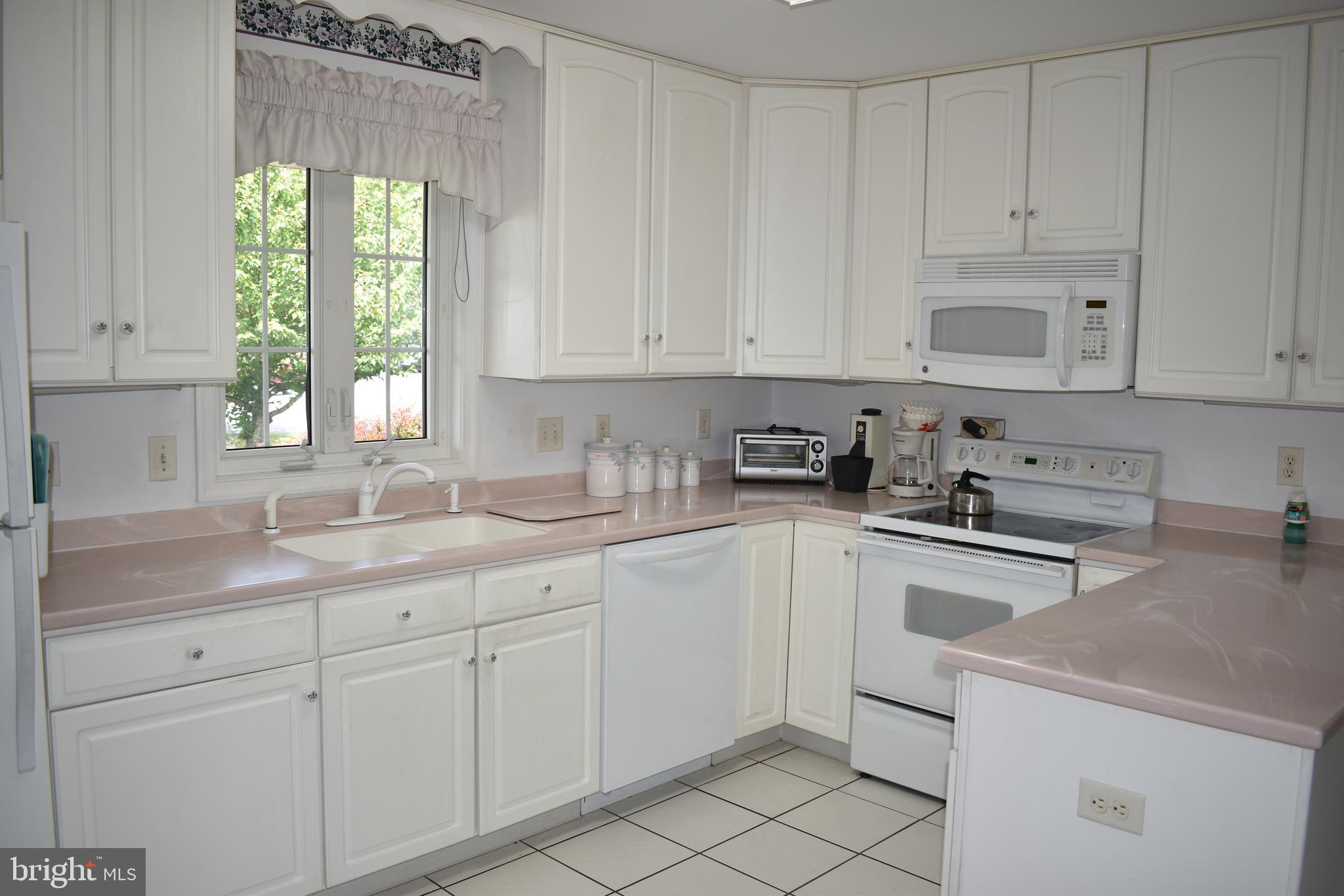 1206 Rabbit Court Hagerstown, MD 21740 - Photo 10 of 35 All appliances convey, solid surface counters
