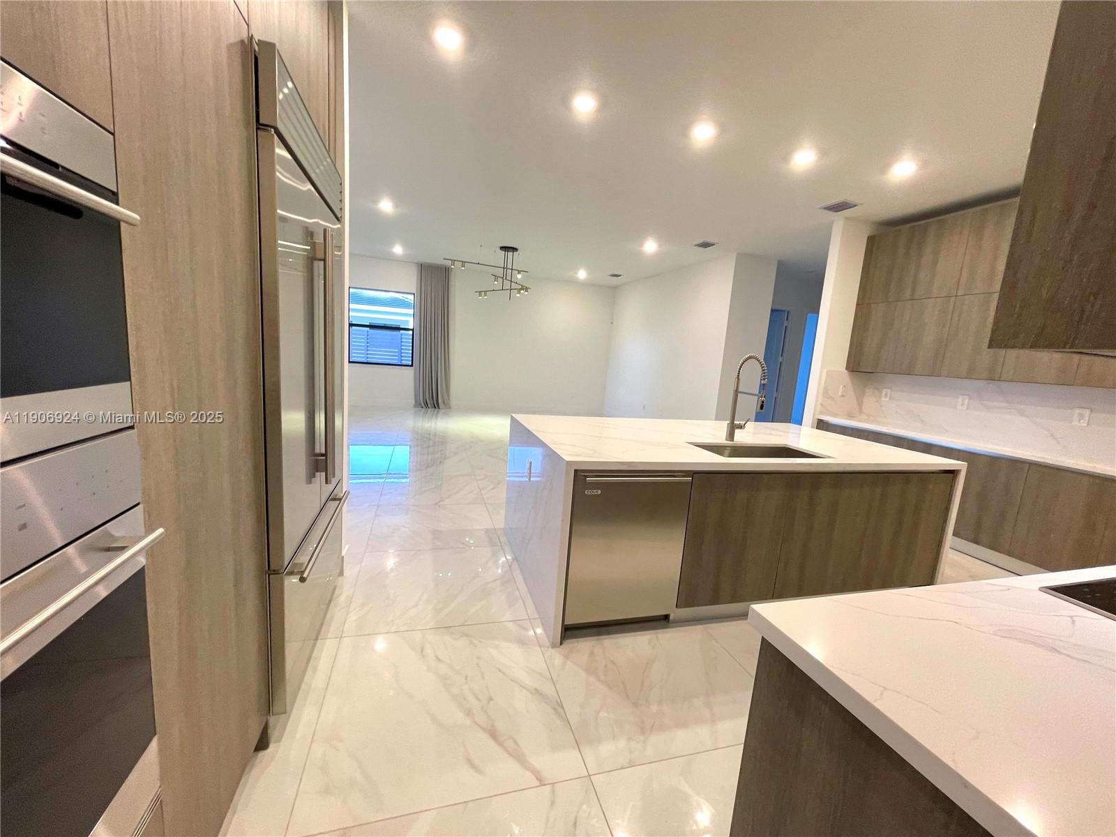 11181 Southwest 92nd Avenue, Unit 11181 Miami, FL 33176 - Photo 38 of 47 a large kitchen with stainless steel appliances a large counter top