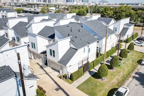 $335,000 | 2026 Live Oak Street, Houston, TX 77003