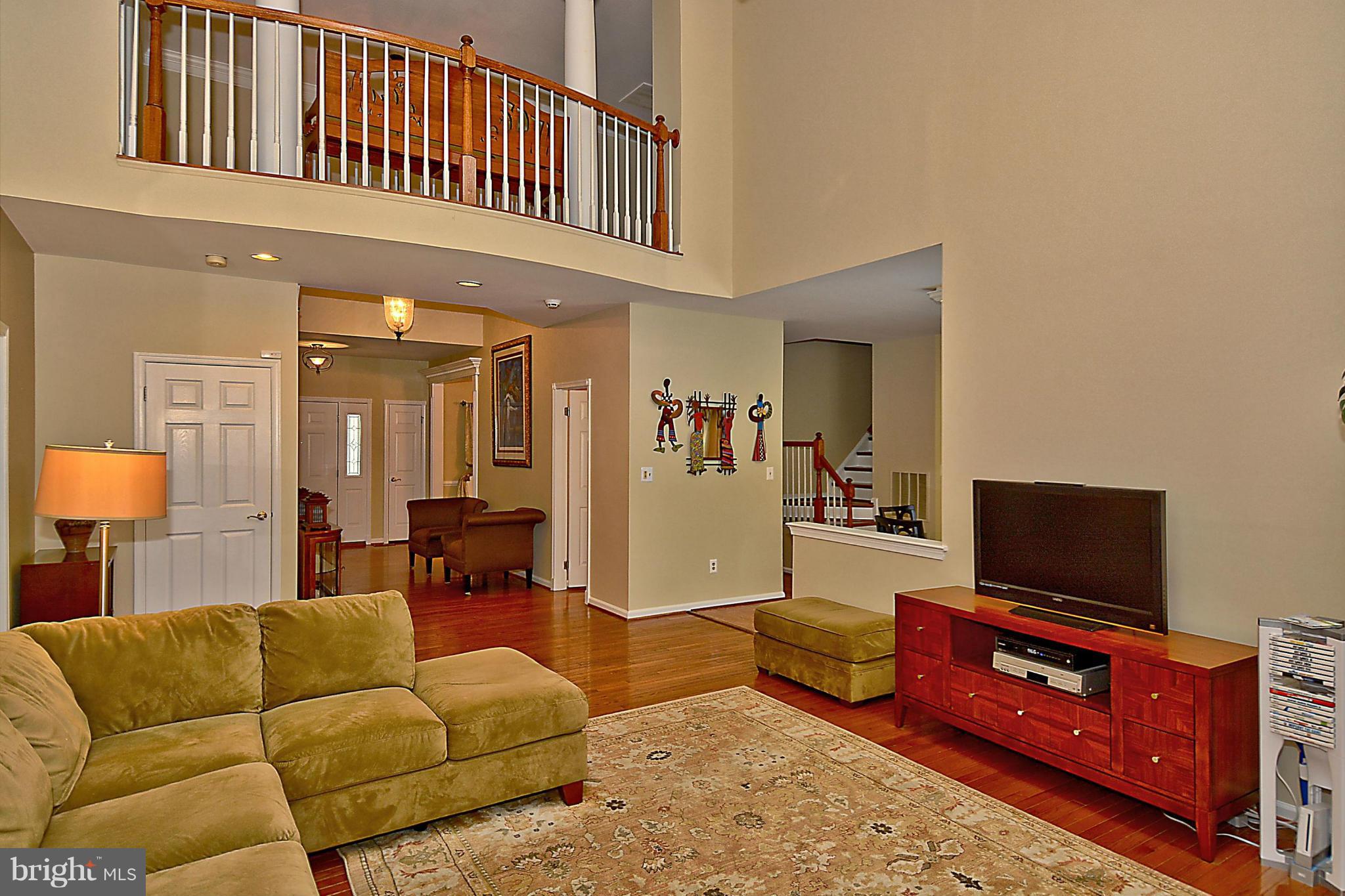 8000 Boulder Ridge Way Gaithersburg, MD 20882 - Photo 3 of 30 2 story Family room