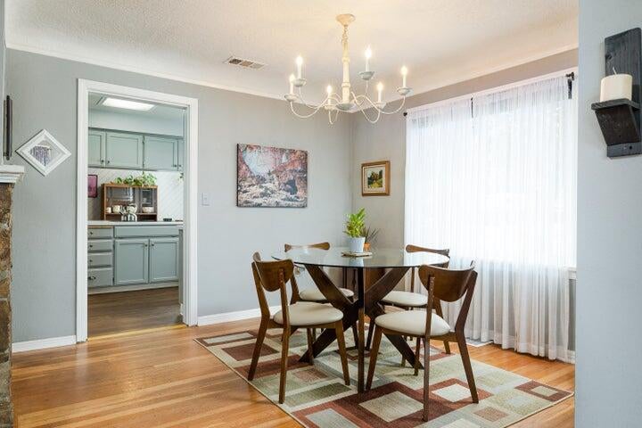 656 Southwest 13th Street Redmond, OR 97756 - Photo 10 of 27 7
