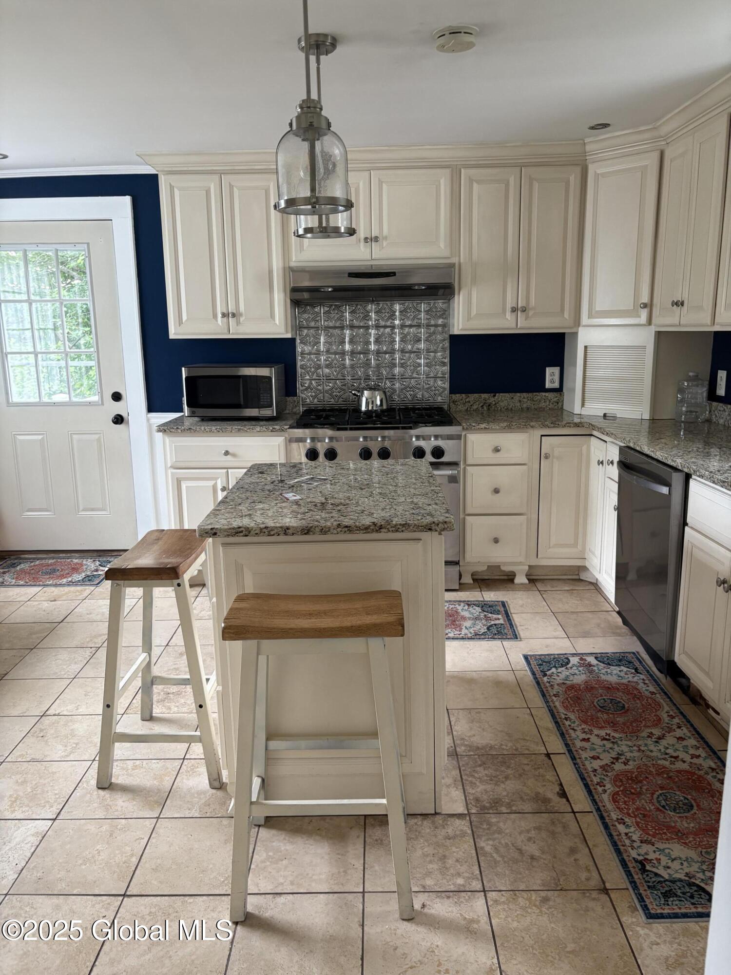 353 Truax Road Amsterdam, NY 12010 - Photo 13 of 61 20250615_222537693_iOS_12