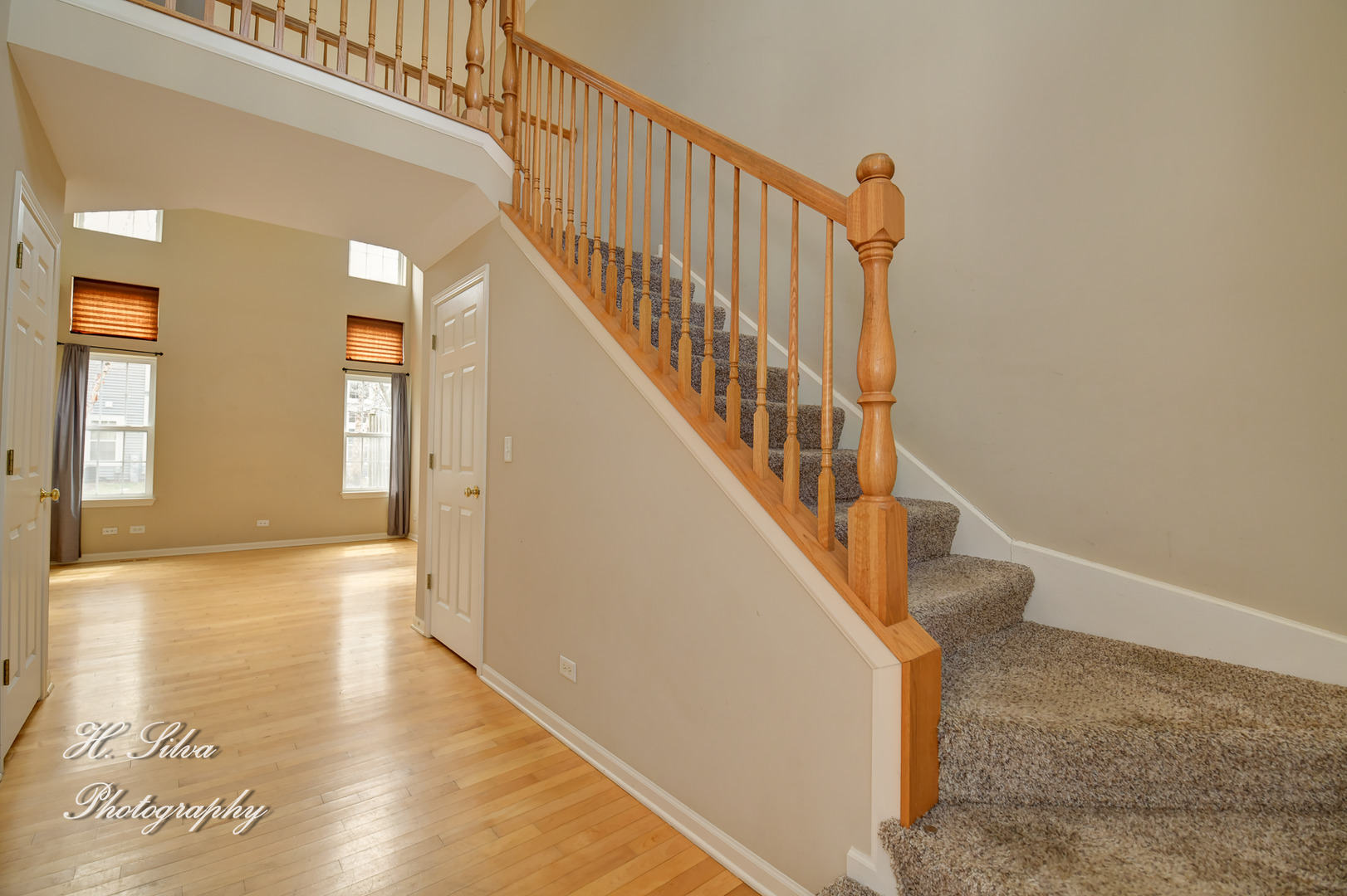 9425 Rainsford Drive Huntley, IL 60142 - Photo 8 of 15 a view of an entryway