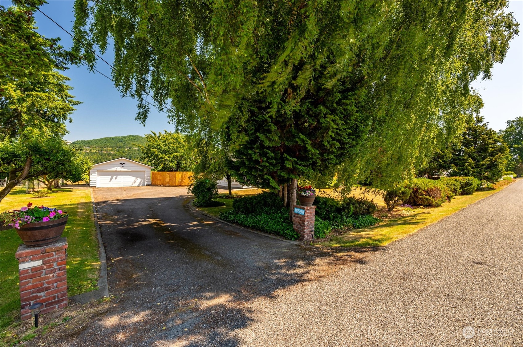 18599 Burkland Road Mount Vernon, WA 98274 - Photo 2 of 40 Gallery Image 2