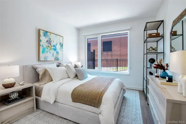 $4,280 | 333 Warner Avenue, Unit 204, Roslyn Heights, NY 11577