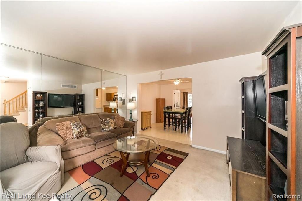 1642 Dancer Drive Rochester Hills, MI 48307 - Photo 4 of 35