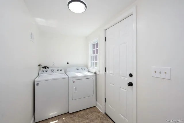 a view of utility room with dryer and washer