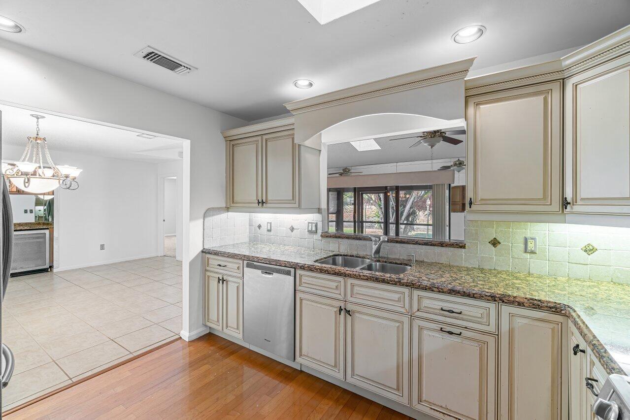 8950 Southwest 22nd Street, Unit A Boca Raton, FL 33433 - Photo 5 of 35 Kitchen