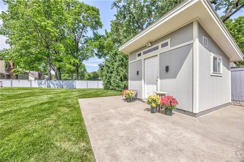 $575,000 | 6424 West 100th Terrace, Overland Park, KS 66212