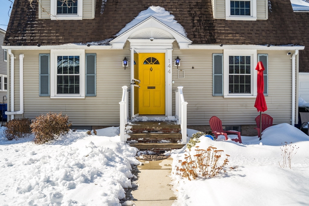 144 Gillette Avenue Springfield, MA 01118 - Photo 2 of 38 Gallery Image 2