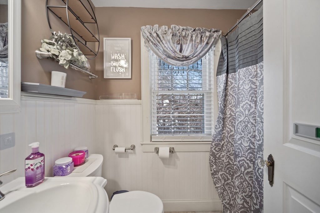 144 Gillette Avenue Springfield, MA 01118 - Photo 27 of 38 Gallery Image 27