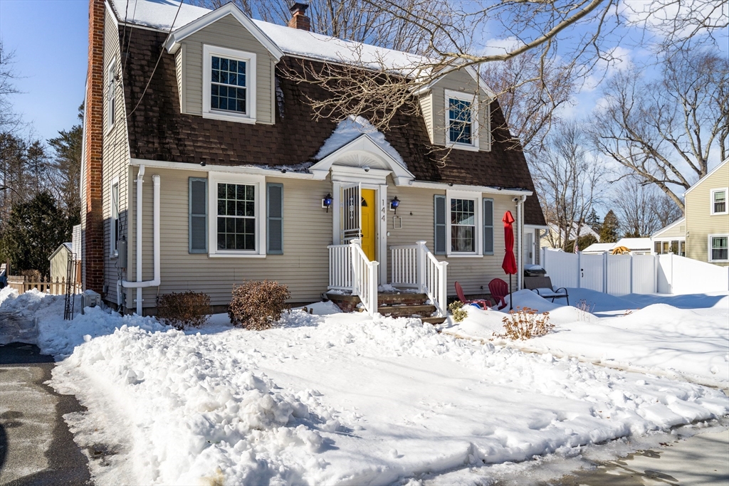 144 Gillette Avenue Springfield, MA 01118 - Photo 3 of 38 Gallery Image 3