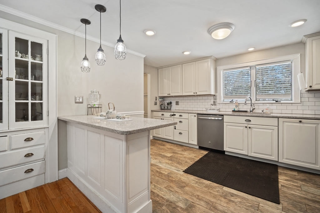 144 Gillette Avenue Springfield, MA 01118 - Photo 7 of 38 Gallery Image 7