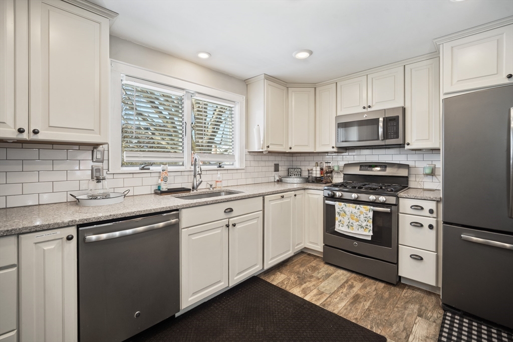 144 Gillette Avenue Springfield, MA 01118 - Photo 9 of 38 Gallery Image 9