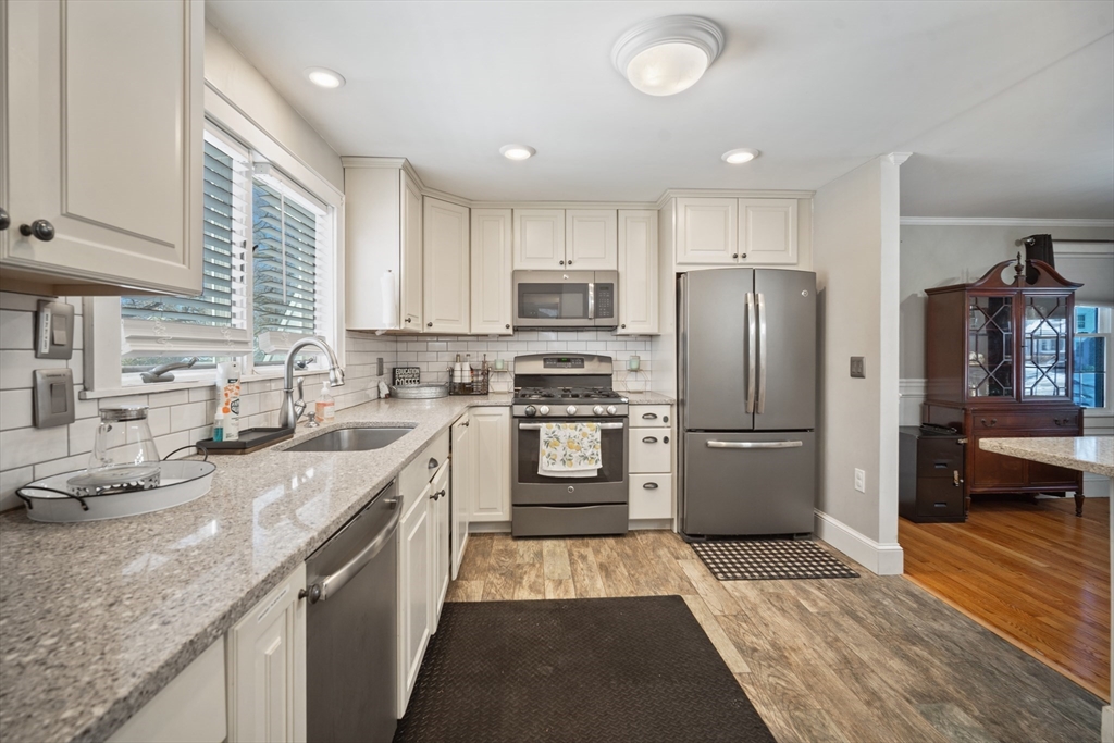 144 Gillette Avenue Springfield, MA 01118 - Photo 10 of 38 Gallery Image 10